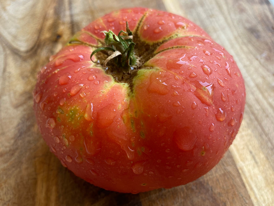 Brandywine Pink heirloom tomato (photo: David.moreno72, CC BY-SA 4.0)